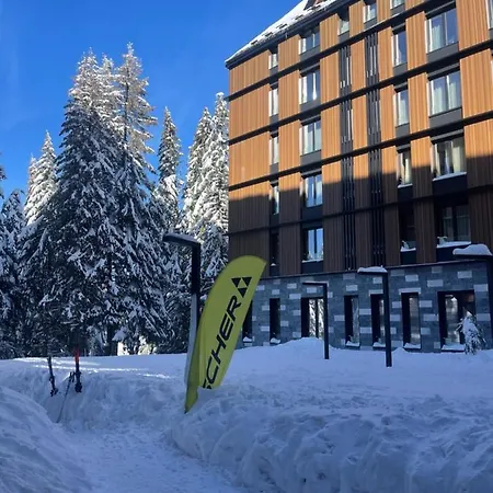 Woodside & By Slopeview *