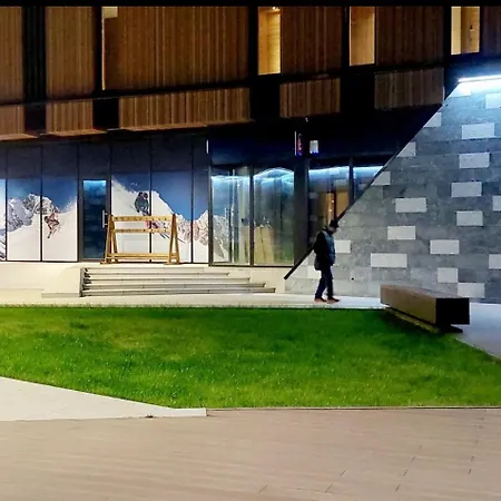 Woodside & By Slopeview